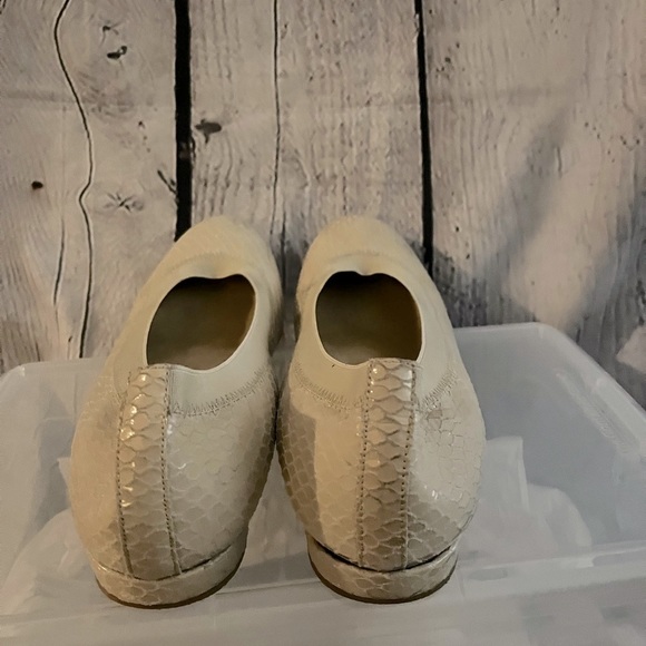 Stuart Weitzman flat - Picture 2 of 7